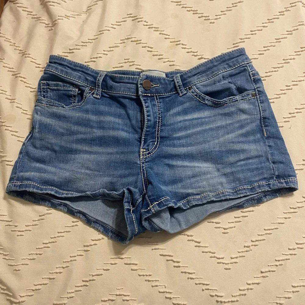 BKE Stella Light Jean Shorts size 29 EUC - Picture 1 of 2